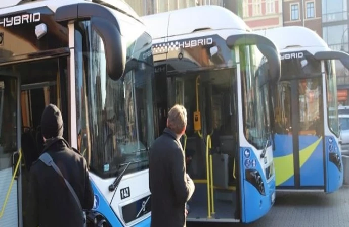 {Ełk ma nowoczesne autobusy sfinansowane z funduszy unijnych.}